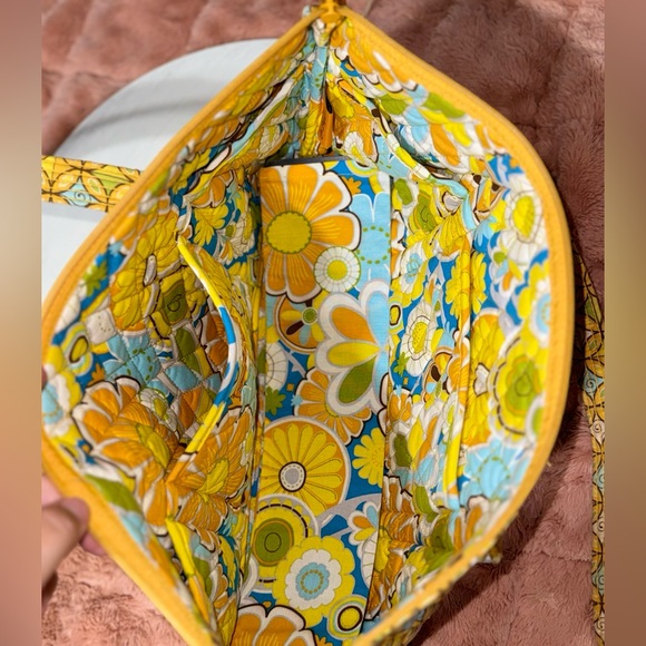 She's Got Baggage Large Yellow Print Multi-Pocket Sunflower Tote Bag - Picture 4 of 6